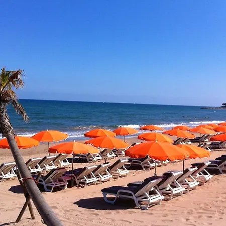 Апартаменты Front De Mer *